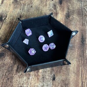 Glittery pink dice and dice tray set